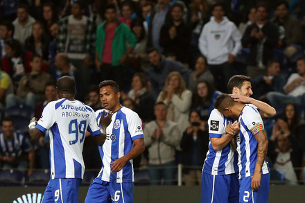 FC Porto v Estoril Liga NOS J27 2014/15