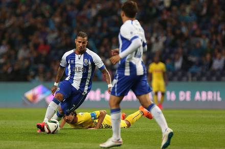 FC Porto v Estoril Liga NOS J27 2014/15