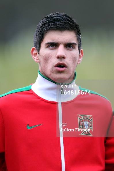 www.zerozero.pt/img/jogadores/70/156070_ori_ruben_neves.jpg