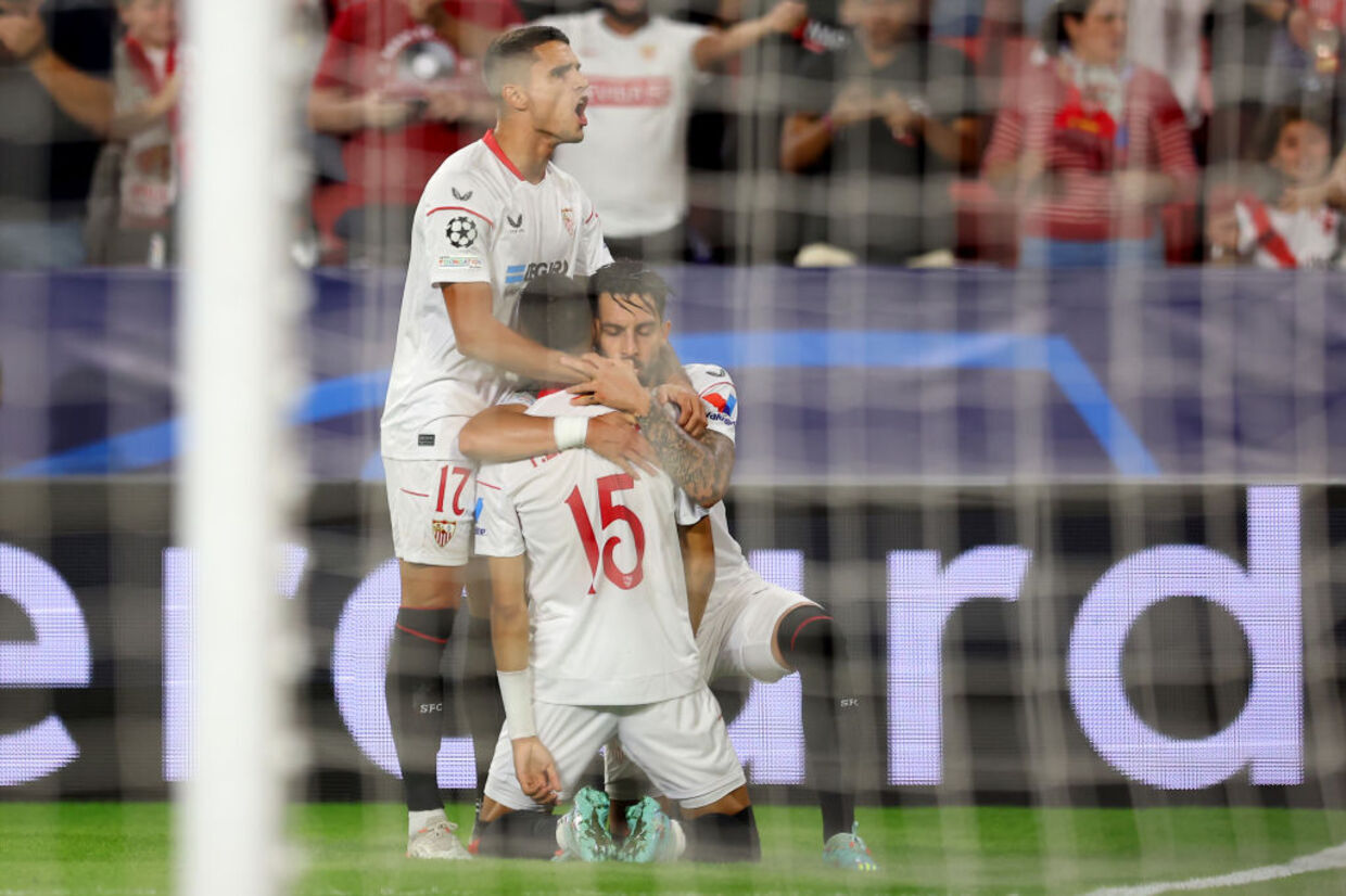 UEFA multa Sevilla por comportamento racista dos adeptos