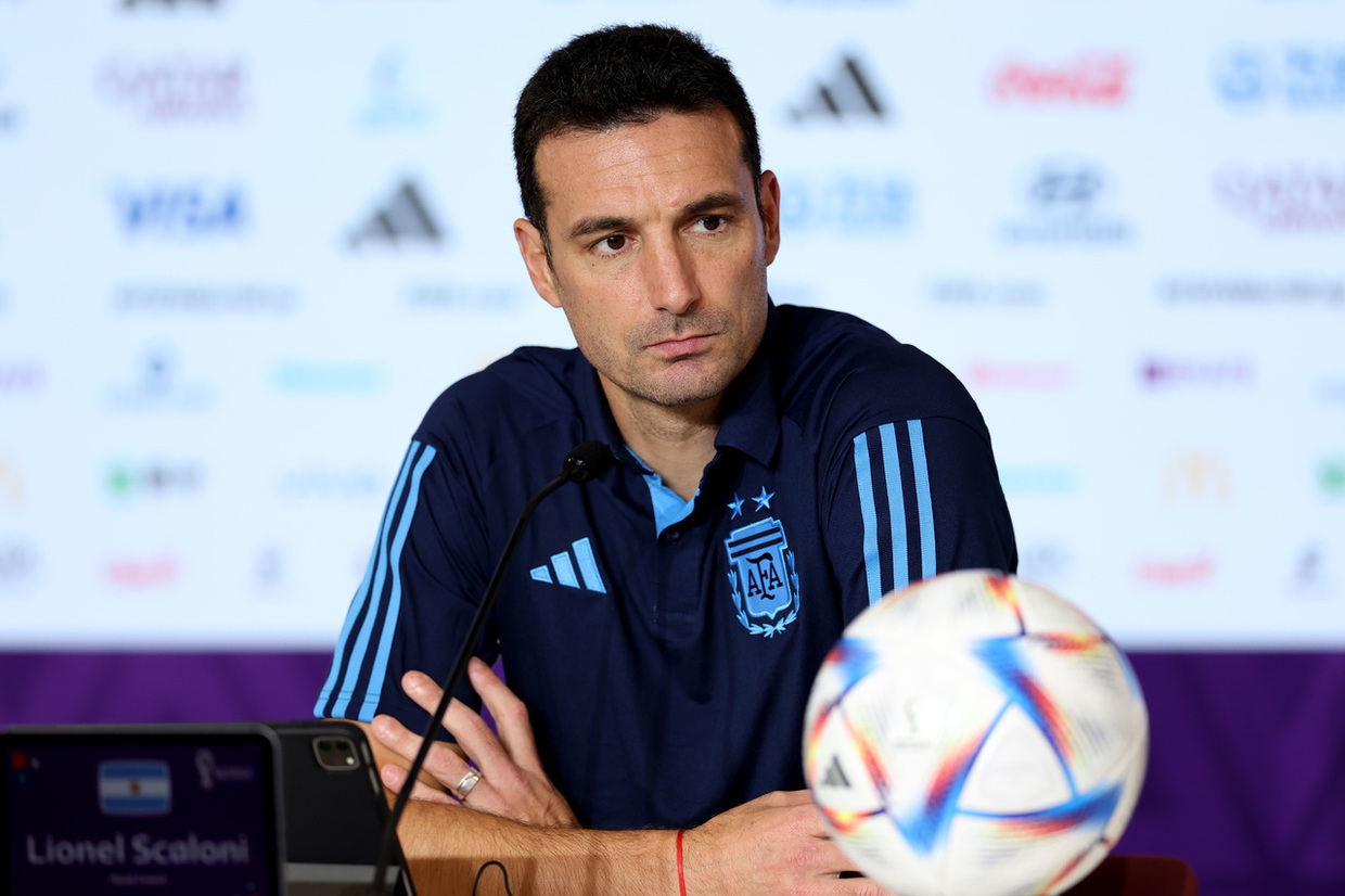 Scaloni do 8 ou ao 80: criticou a imprensa argentina e deixou rasgados elogios a Enzo Fernández