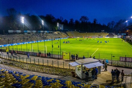 [Imagen: 804833_med_stade_joseph_marien.jpg.jpg]