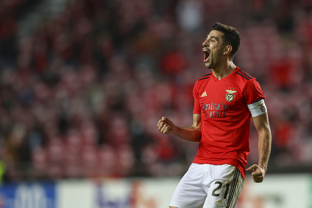 Benfica joga bem, vence o Standard Liège e segue 100% na Liga Europa -  Lance!