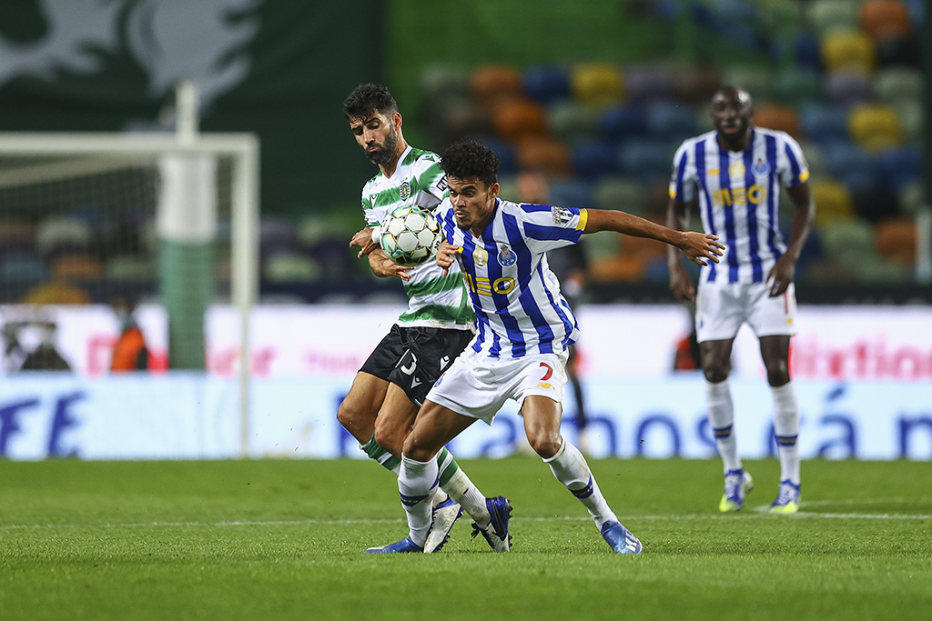 VÍDEO: Pepe e Loum acabam o jogo do FC Porto aos empurrões