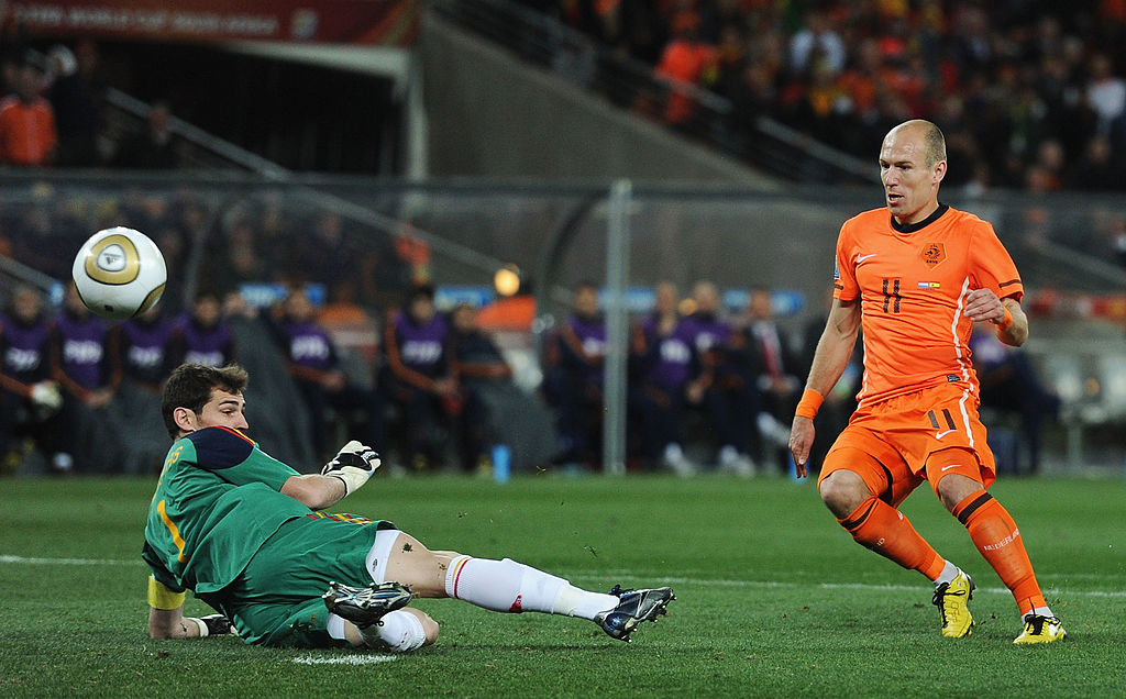 Holanda e Espanha fazem a reedição da final de 2010 na abertura do