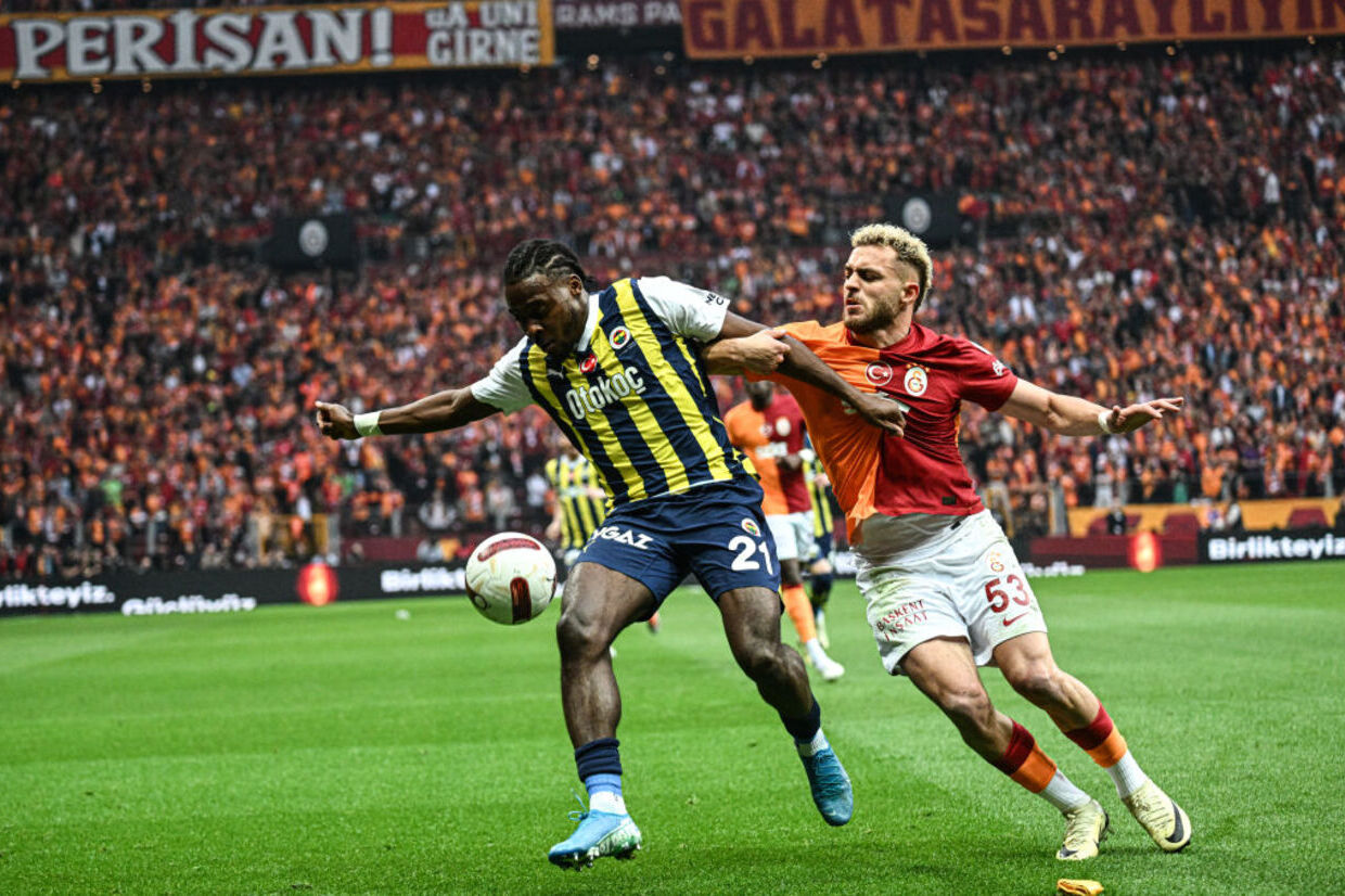 Escaldante até ao fim: Fenerbahçe vence Gala e adia decisão do título turco