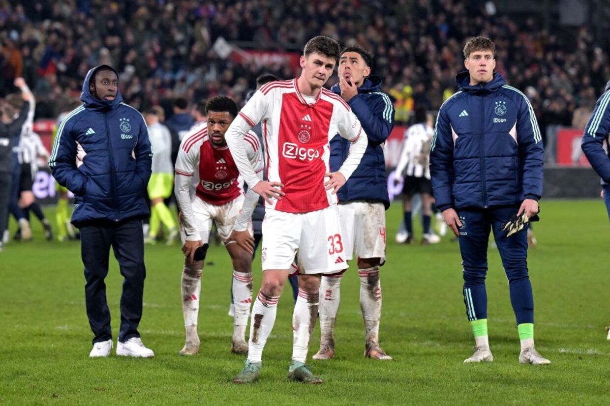 Novamente a bater no fundo: Ajax eliminado da Taça por equipa do quarto escalão