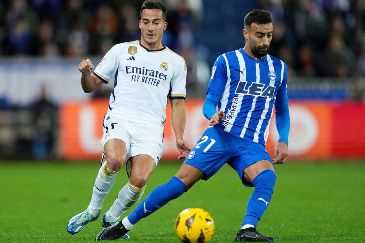 Cabeça de Lucas Vázquez coloca Real Madrid na liderança da LaLiga