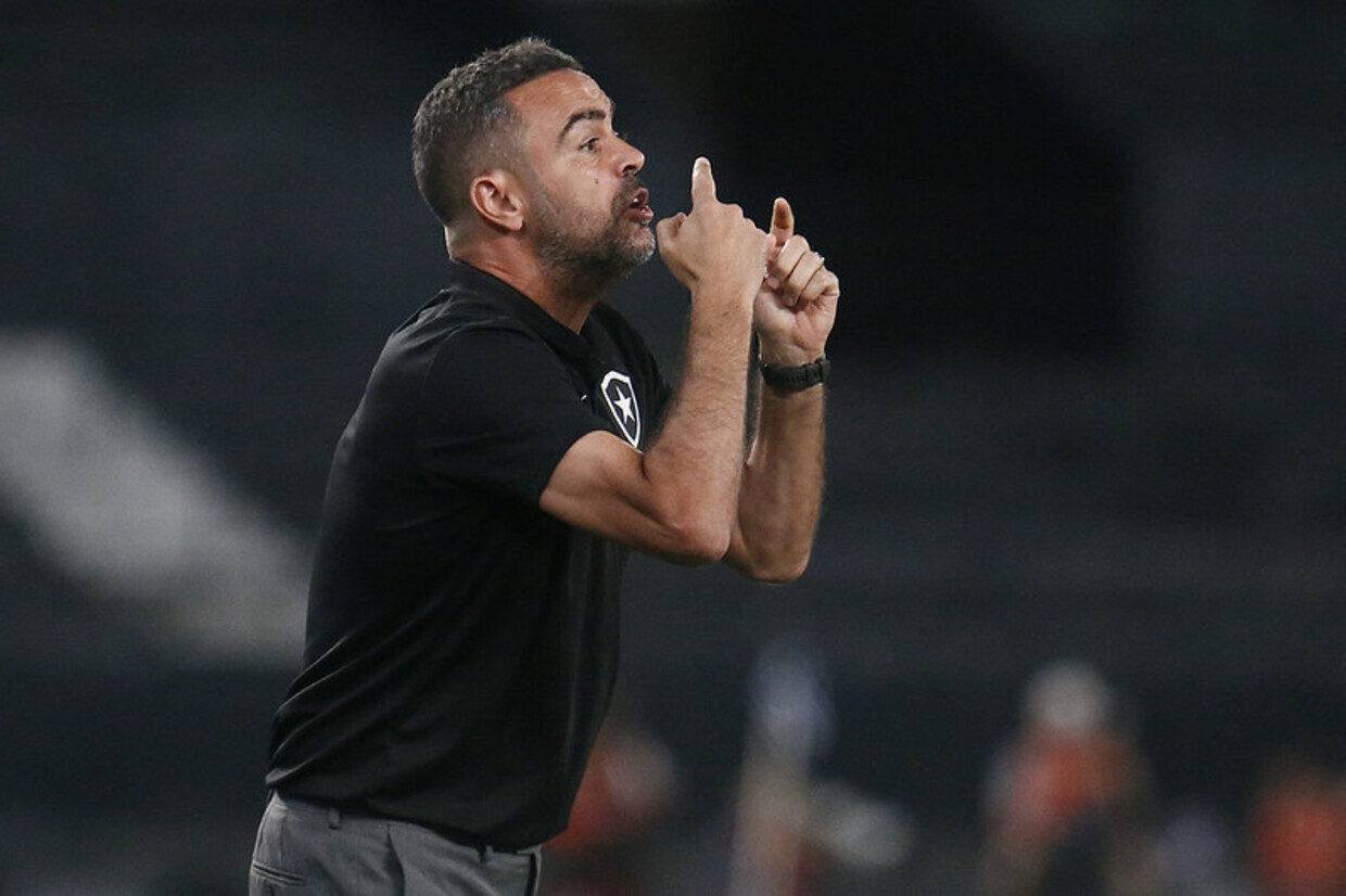 Botafogo afasta dois jogadores por questões disciplinares