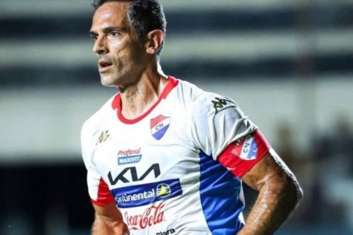 Recordista na Conmebol, Roque Santa Cruz antecipa os 45 anos com um golo