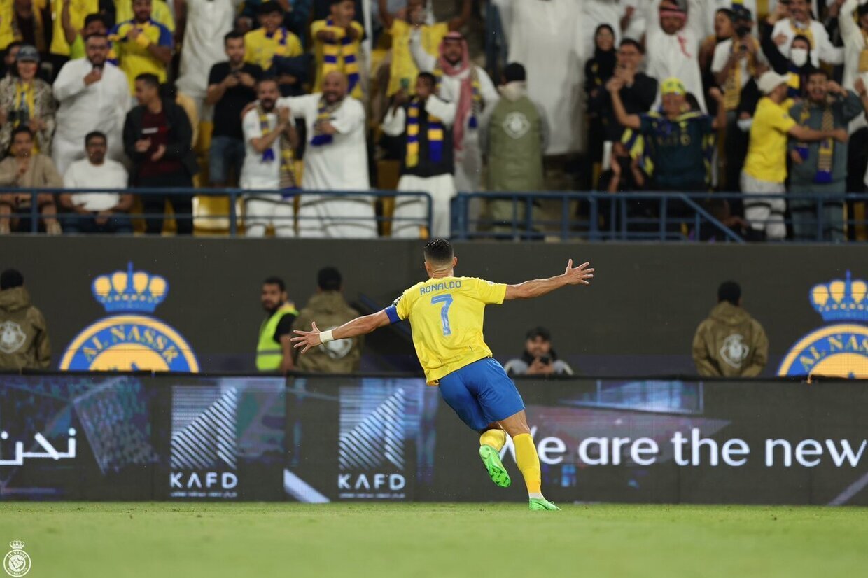 Bis de Cristiano ajuda Al Nassr a chegar às meias-finais da Taça