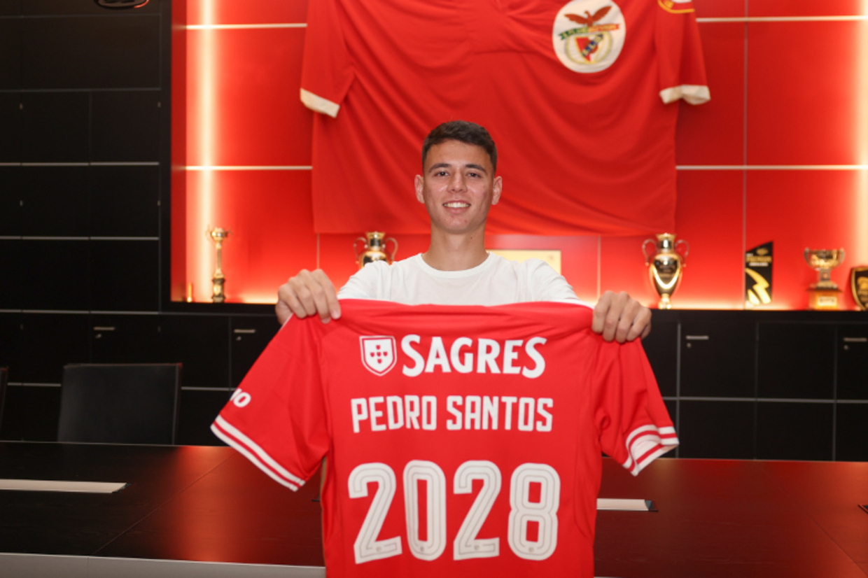 Pedro Santos renova contrato com o Benfica