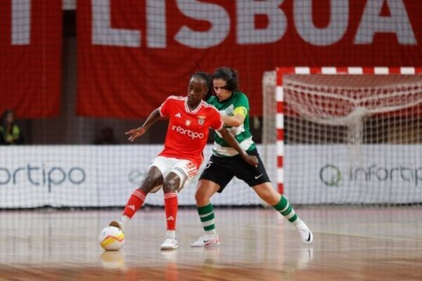 RESTAURADORES AVINTENSES FUTSAL FEMININO: dezembro 2013