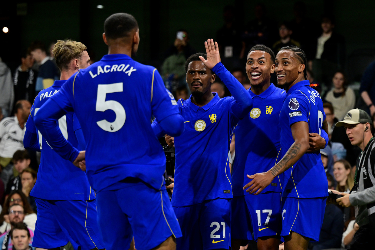 Com Pedro Neto e Quenda a saltarem do banco, Chelsea entra a vencer na Premier League
