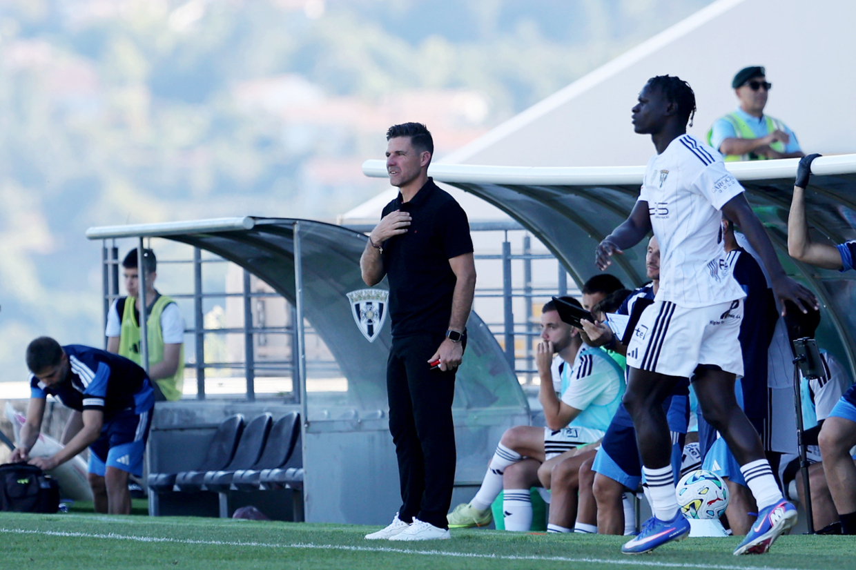 Jorge Pinto já não é treinador do Amarante