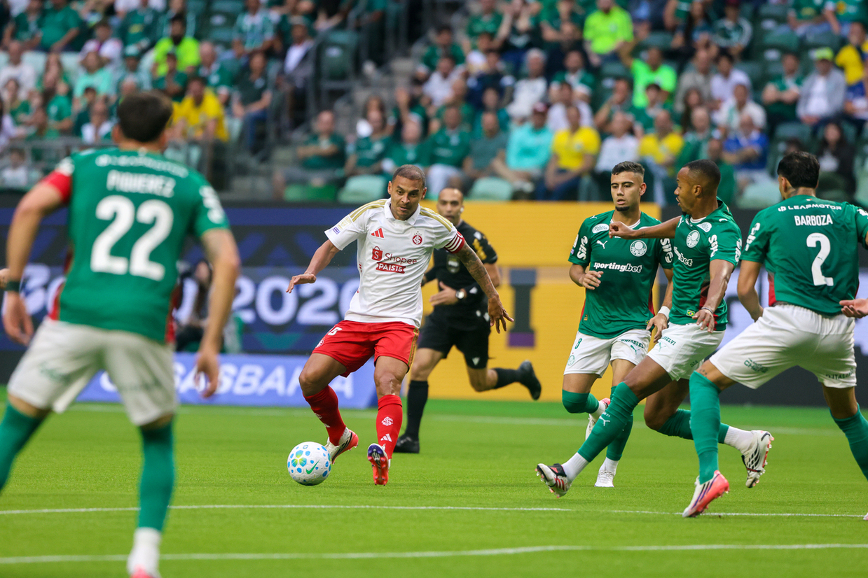 Palmeiras tentou, mas não foi além do empate frente ao Internacional