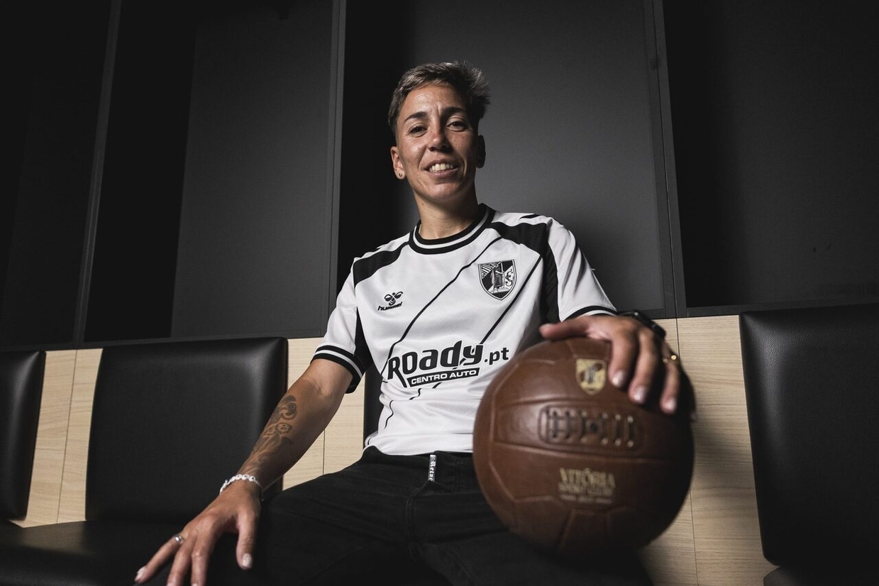 Capitã Betinha permanece no Vitória SC por mais uma época