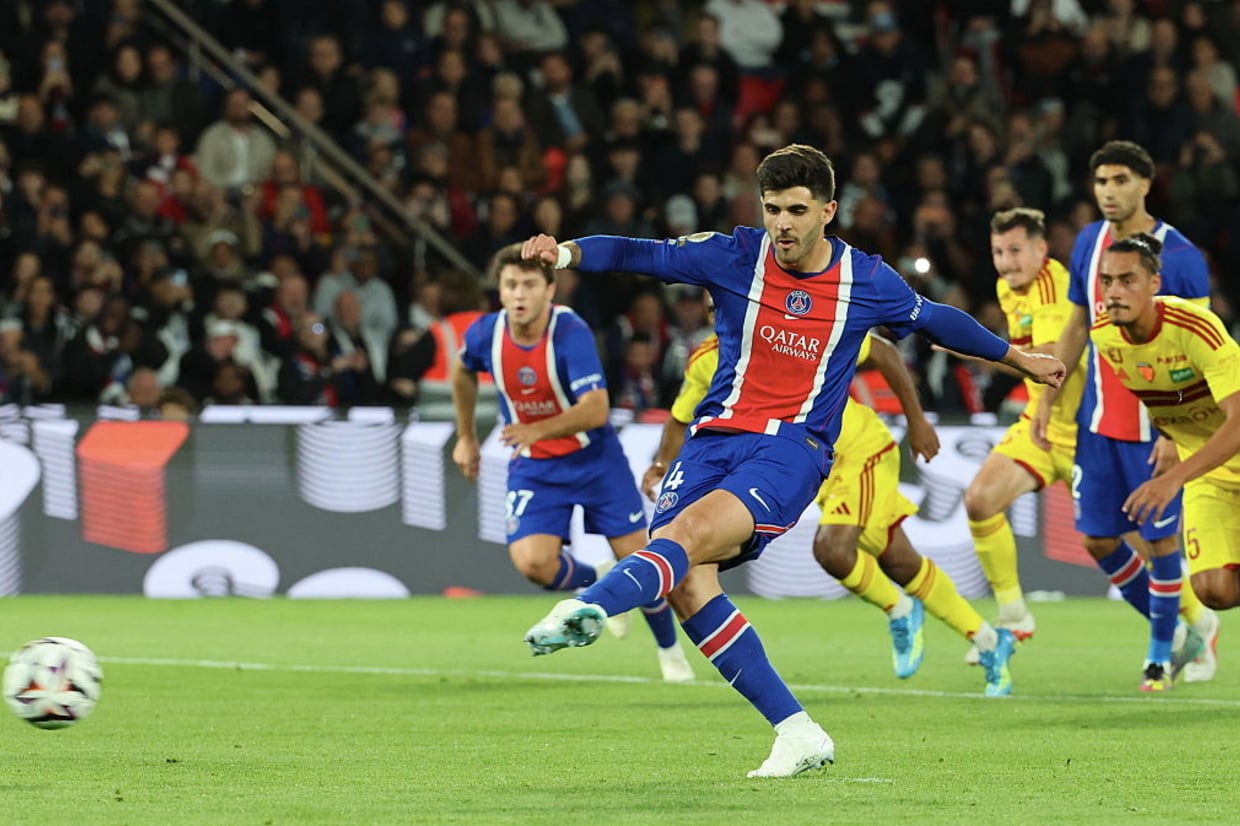 PSG volta a vencer; Tengstedt marca e trava o líder
