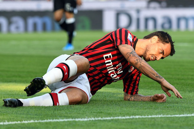 Milan, com estreia portuguesa, arranca campeonato a perder