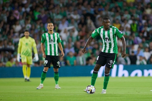 Betis deixa William Carvalho fora do estgio em Portugal e sada ganha fora