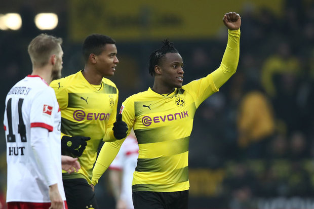 Dortmund e Eintracht cumprem; Leverkusen compromete
