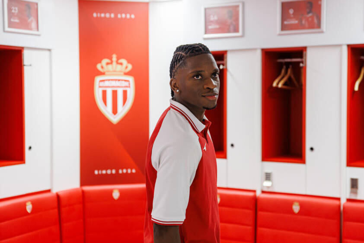 Monaco anuncia português e antiga promessa do Barcelona
