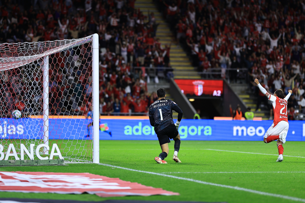 Dois guarda-redes a marcar autogolos num jogo da I Liga? Nunca tinha acontecido