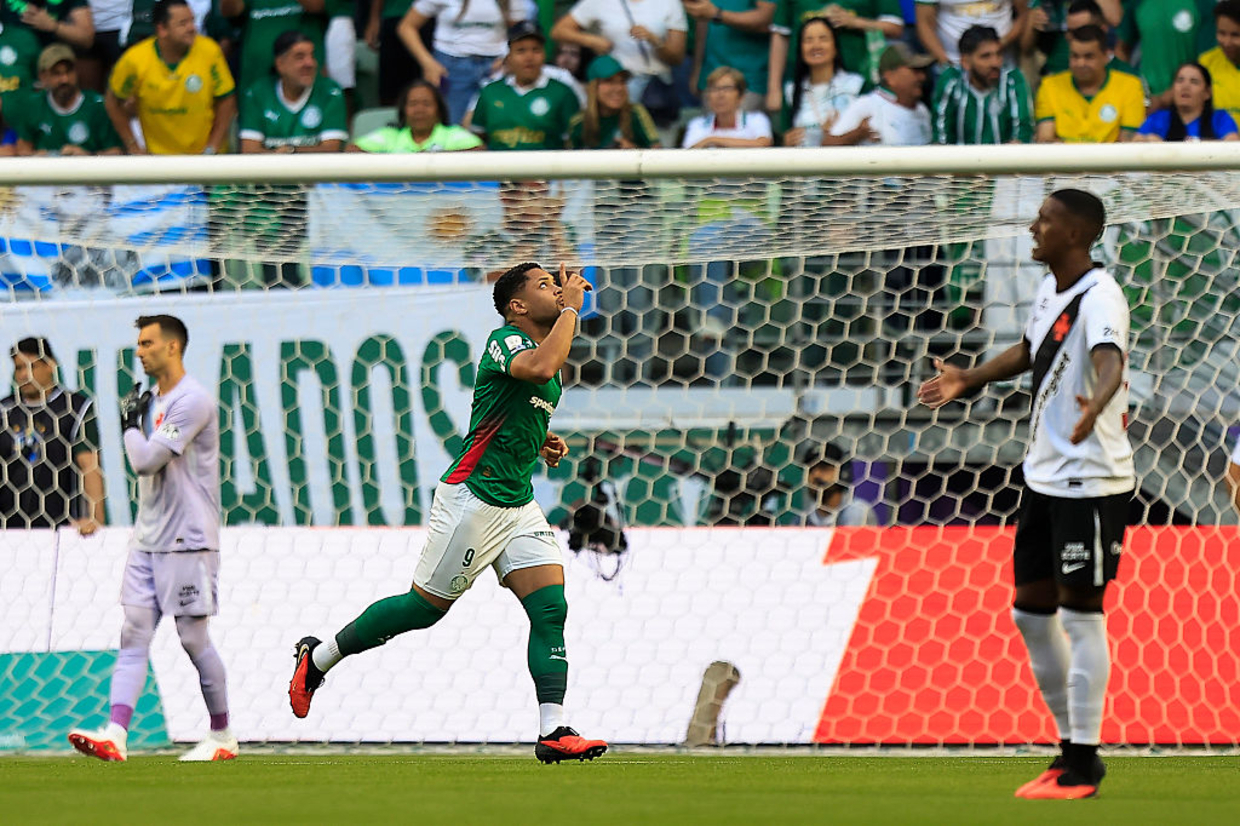 Abel Ferreira goleia e reforça liderança do Brasileirão, Luís Castro derrotado e em crise