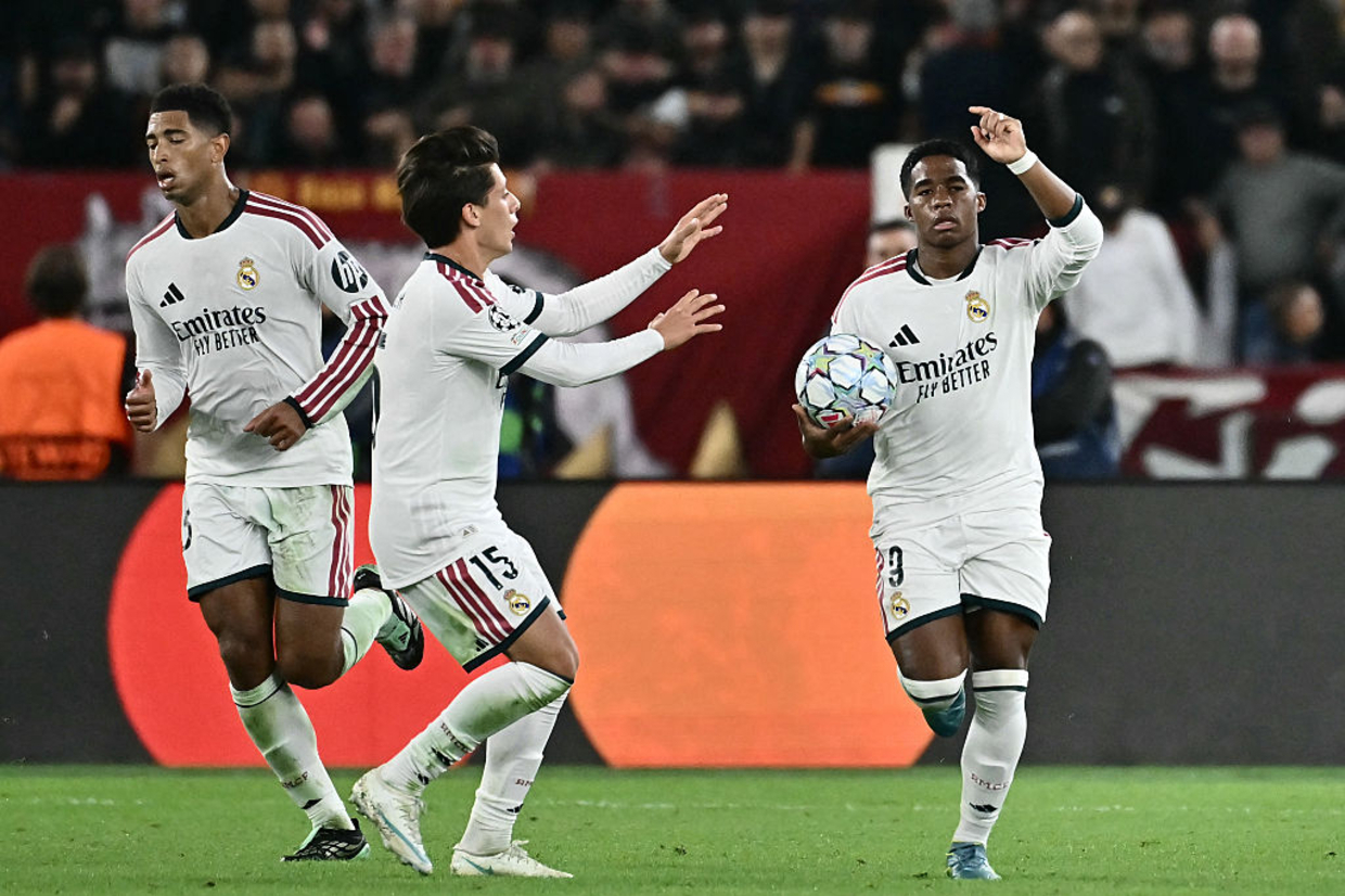 Reviravolta de loucos deixa Mourinho sorrir no regresso a Roma