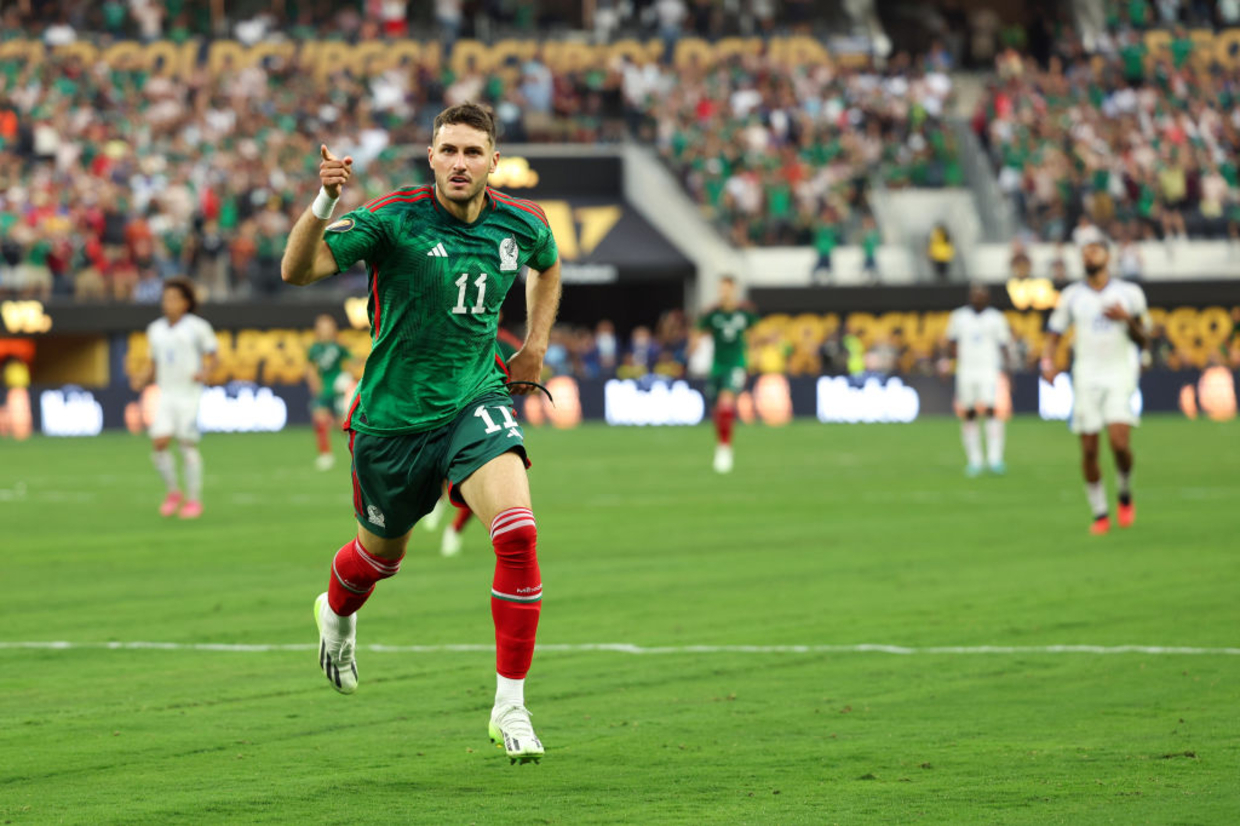 Mora sai, Santiago Giménez entra: FC Porto finaliza acordo com o AC Milan