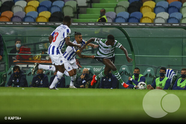 VÍDEO: Pepe e Loum acabam o jogo do FC Porto aos empurrões