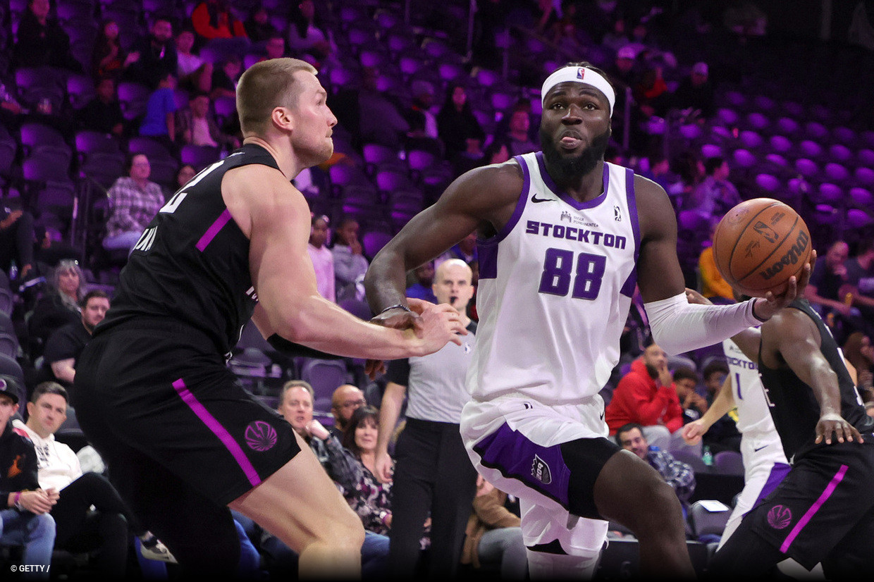 NBA: Neemias Queta marca 10 pontos em jogo de preparação dos