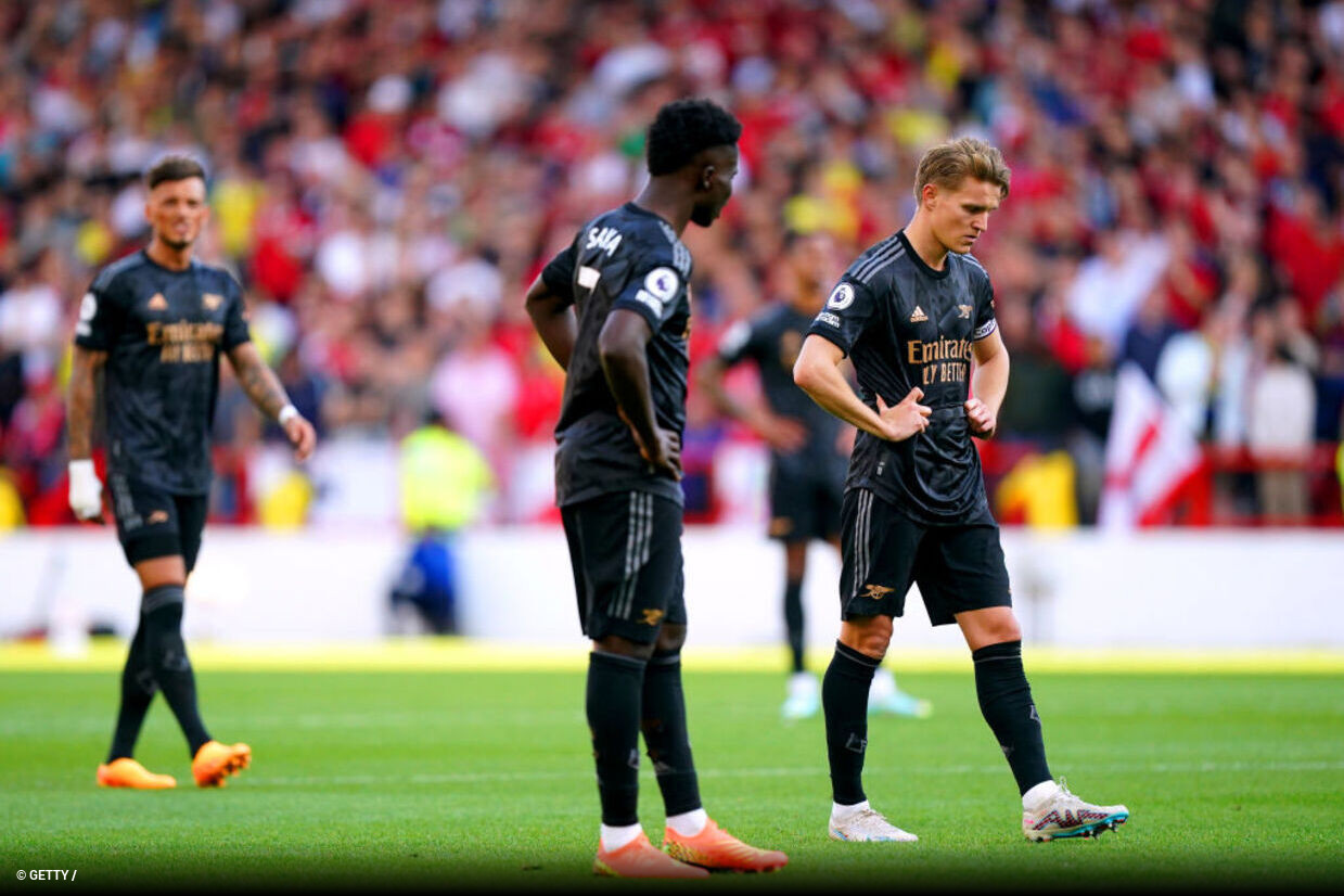 Manchester City é campeão da Premier League sem jogar e sonha com