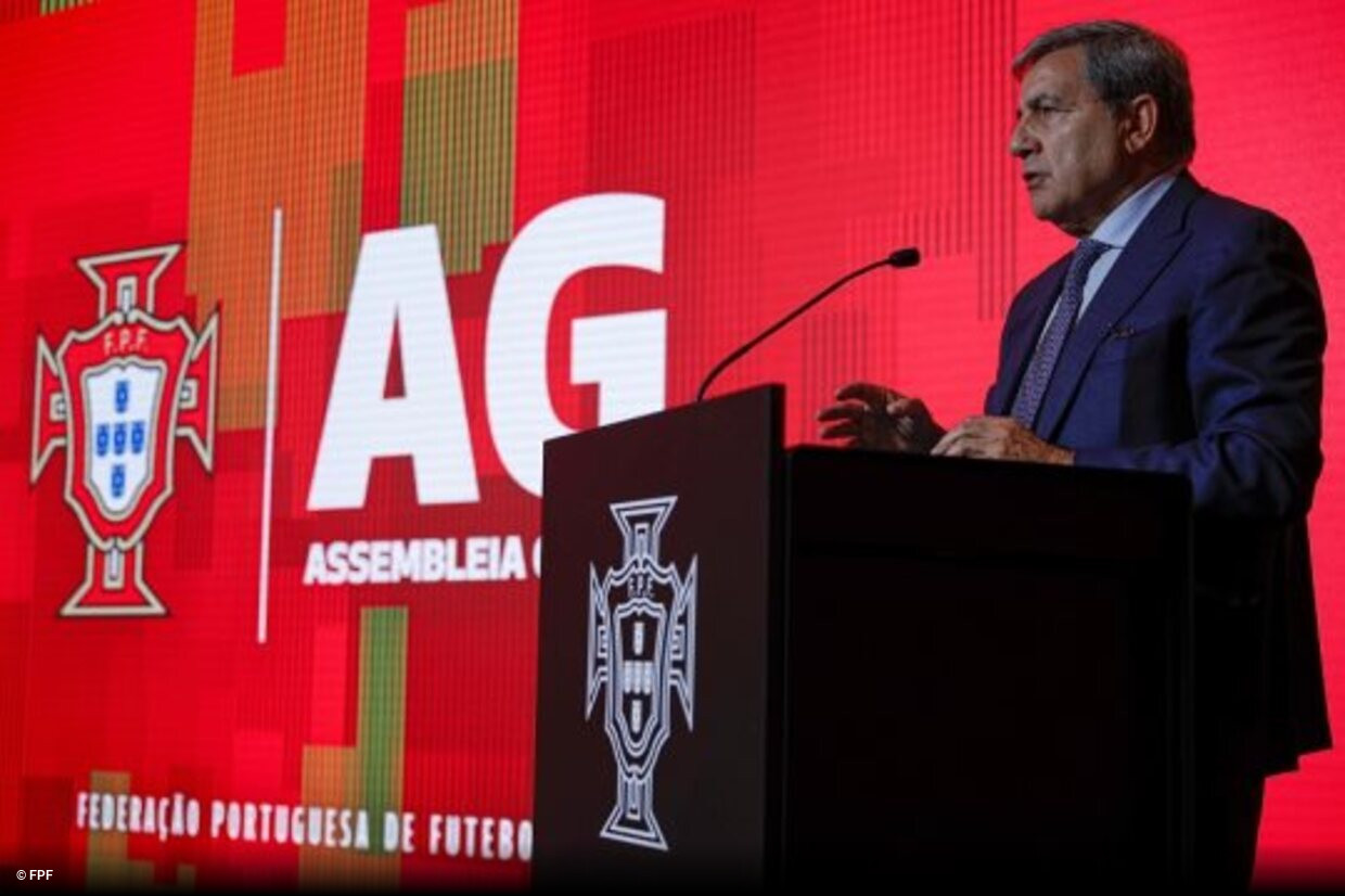 Assobios a Otávio? Se assobiar é ser doente, eu sou doente pelo Benfica