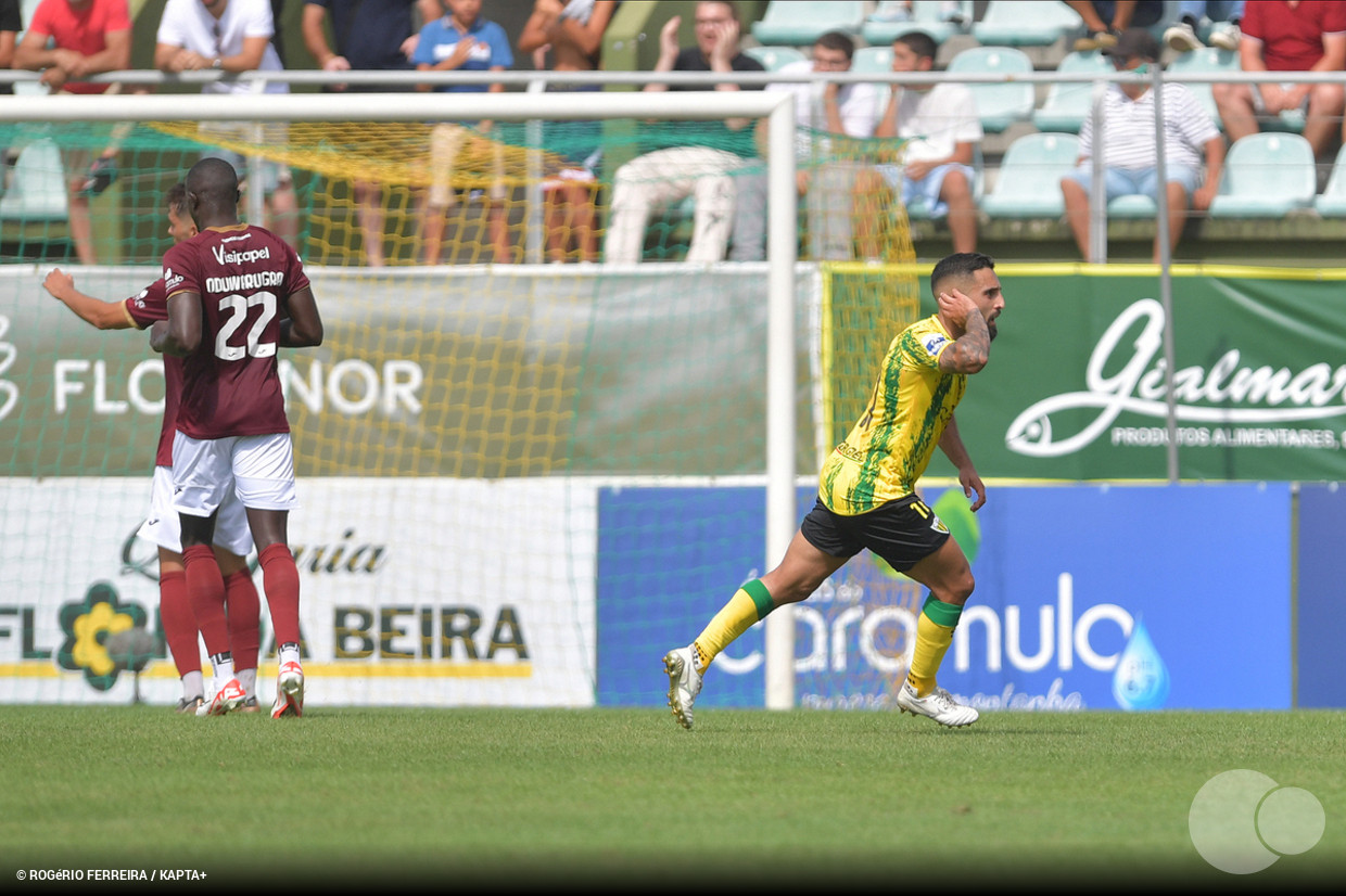 Rio Ave cede novo empate caseiro em jogo com dois golos de