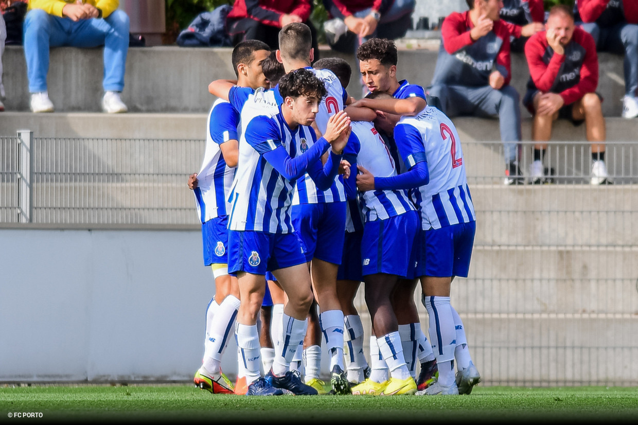 Jogos a não perder na TV: FC Porto visita o Barça na Champions e